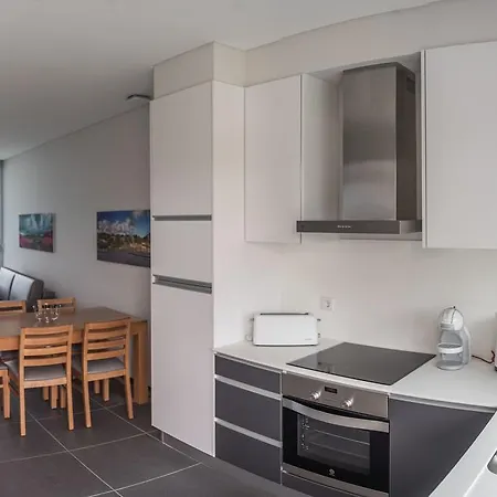 Whales Bay 4*
